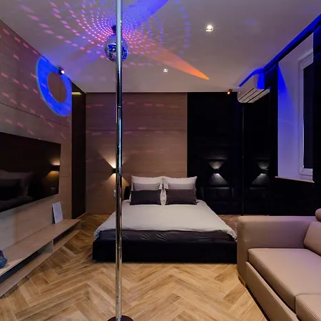 Lupoapartments Z Jacuzzi Pole Dance Leczycka 29 Klimatyzacja Parking Dostep Na Kod