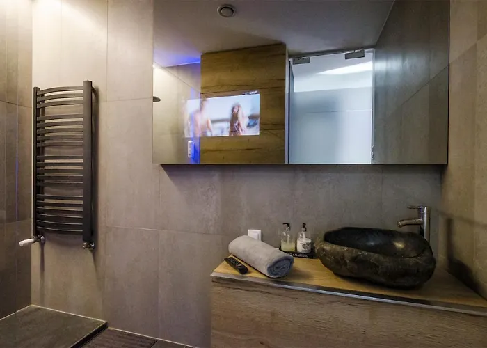 Lupoapartments Z Jacuzzi Pole Dance Leczycka 29 Klimatyzacja Parking Dostep Na Kod Lejlighed Łódź